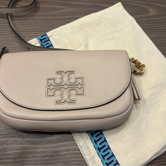 Tory Burch cross body hand bag. Perfect condition. Like new. With dust bag. - Picture 5 of 5